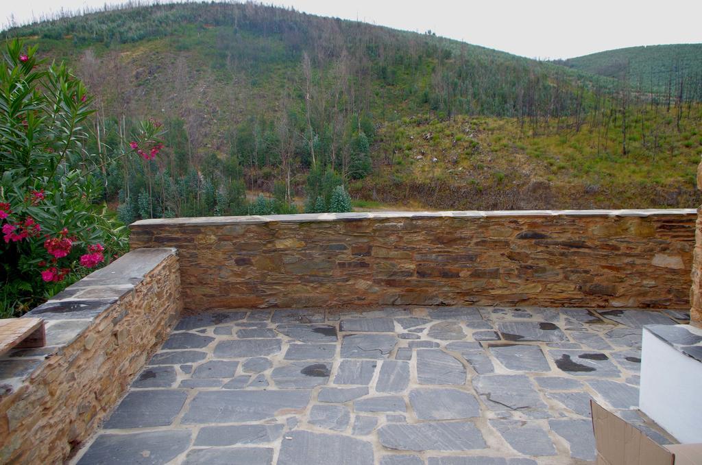 Affittacamere Casas Do Sinhel Cha de Alvares Esterno foto