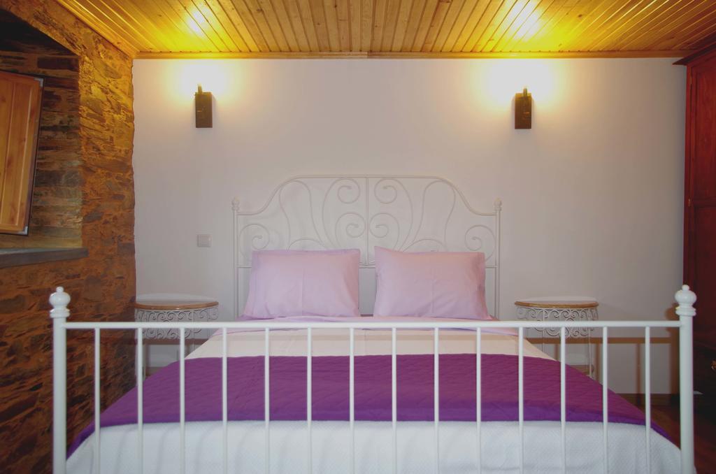 Affittacamere Casas Do Sinhel Cha de Alvares Esterno foto